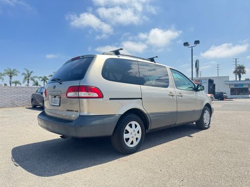 Used 2001 Toyota Sienna LE FWD image 9