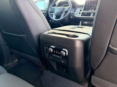 Used 2023 GMC Yukon XL 4WD SLT image 15