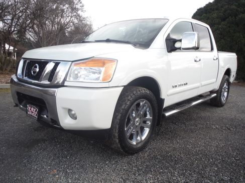 Used 2013 Nissan Titan SL image 1
