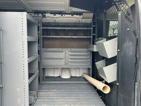 Used 2014 Chevrolet Express 2500 image 18