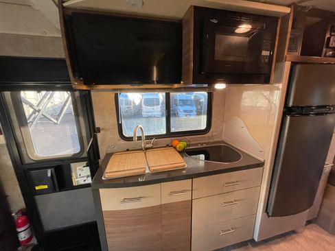 Used 2015 Mercedes-Benz Sprinter 4500 image 18