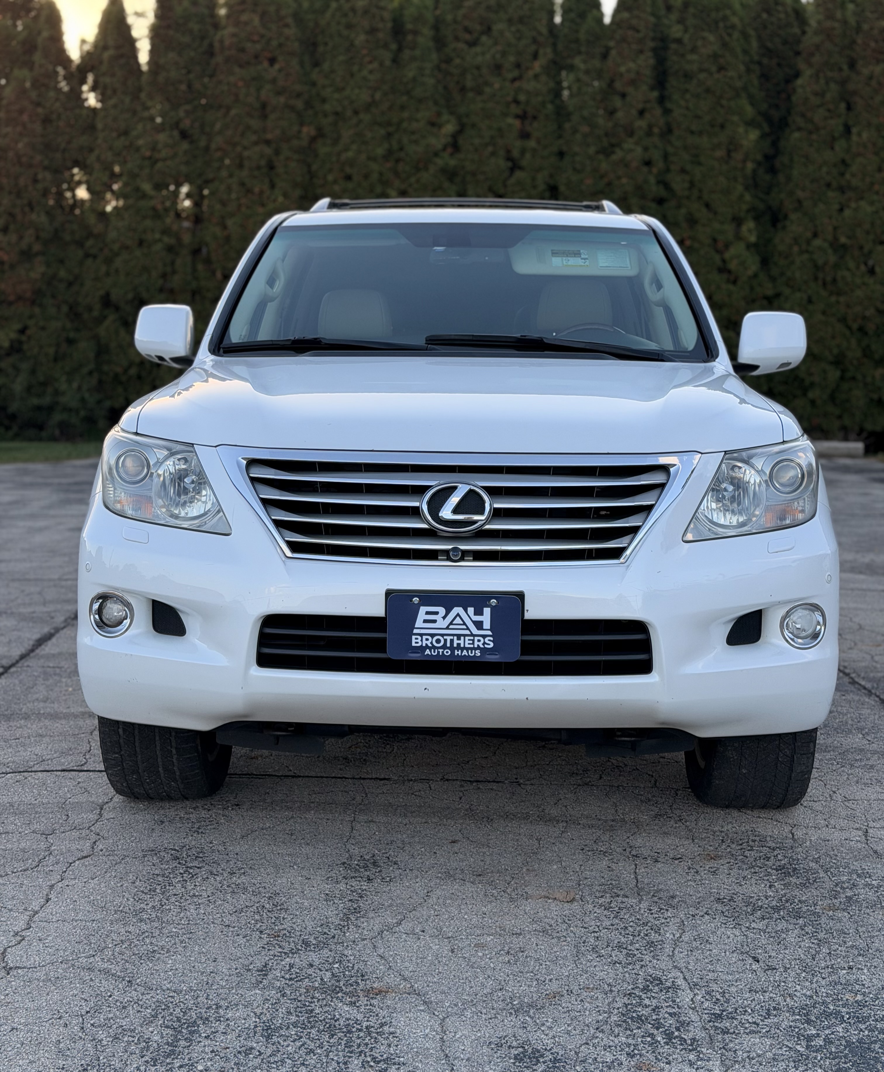 Used 2009 Lexus LX 570 4WD w/ 3rd Row & Luxury Pkg image 3