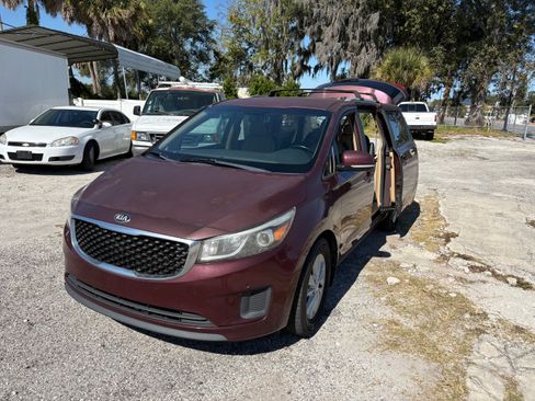 Used 2016 Kia Sedona LX image 1