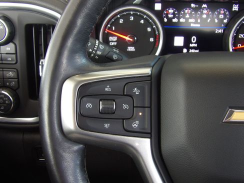 Used 2021 Chevrolet Silverado 1500 4x4 Crew Cab LTZ image 34