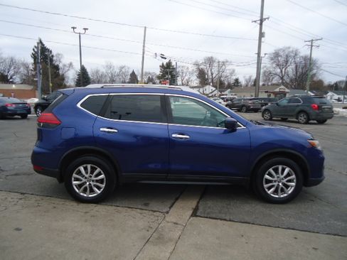 Used 2017 Nissan Rogue SV image 9
