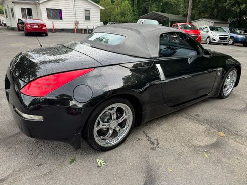 Used 2007 Nissan 350Z Roadster RWD image 5