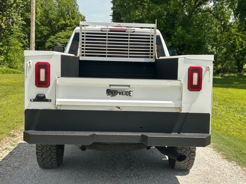 Used 2022 Chevrolet Silverado 2500 4x4 Crew Cab W/T image 5