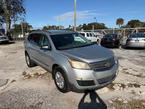Used 2013 Chevrolet Traverse LT image 1