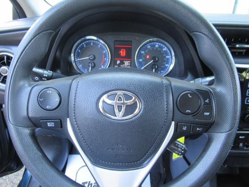 Used 2017 Toyota Corolla LE image 10