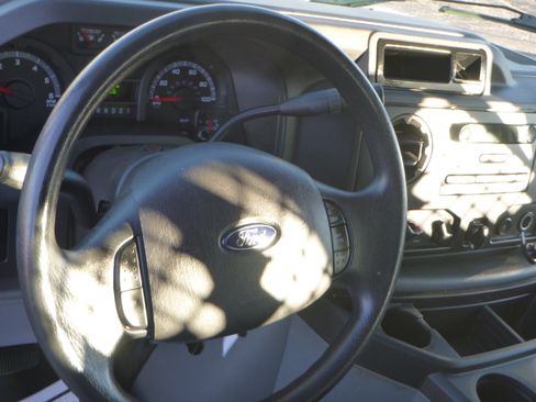 Used 2014 Ford E-150 and Econoline 150 XLT image 16