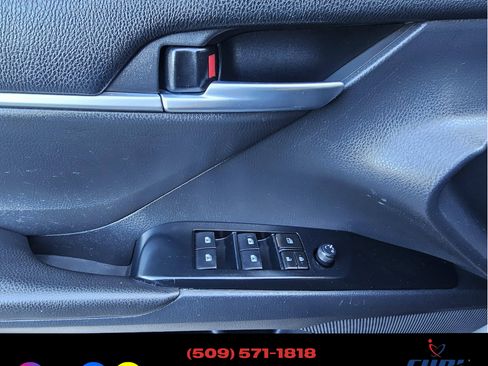 Used 2018 Toyota Camry LE image 14