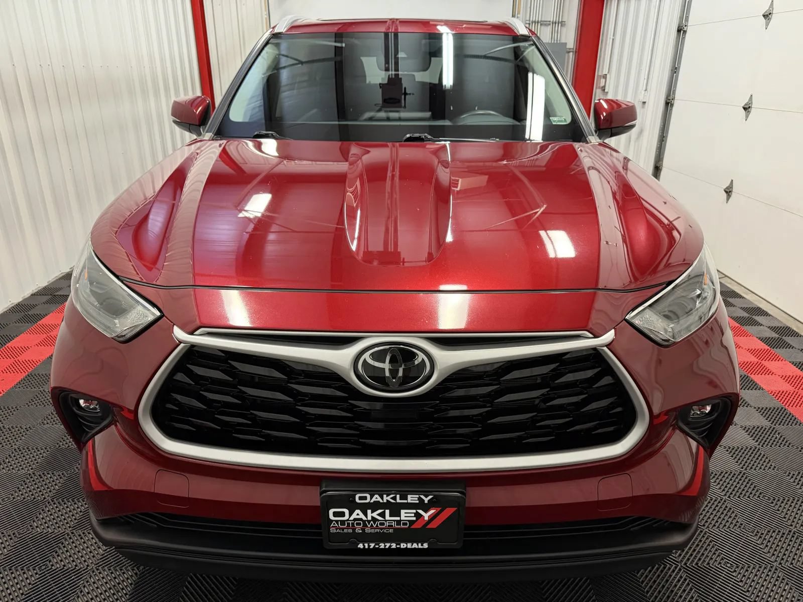 Used 2023 Toyota Highlander XLE FWD image 7