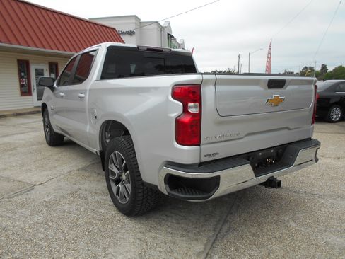 Used 2021 Chevrolet Silverado 1500 2WD Crew Cab LT image 5