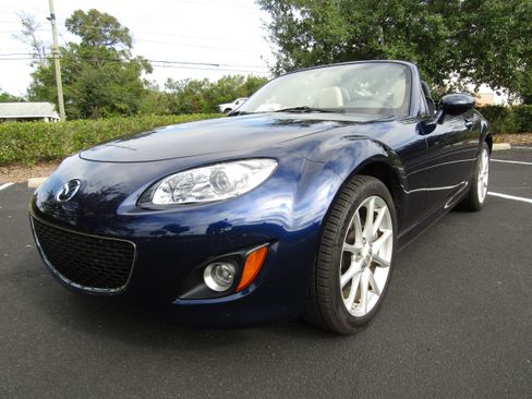 Used 2011 MAZDA MX-5 Miata Grand Touring image 2