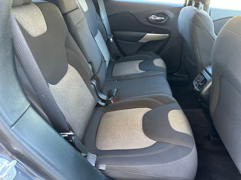 Used 2018 Jeep Cherokee Latitude image 15