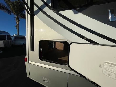 Used 2015 Mercedes-Benz Sprinter 4500 image 13