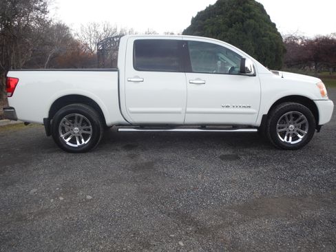 Used 2013 Nissan Titan SL image 8