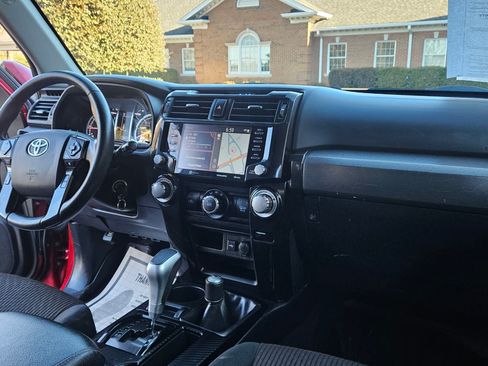 Used 2020 Toyota 4Runner image 17