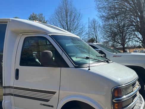 Used 2002 Chevrolet Express 3500 LS image 1