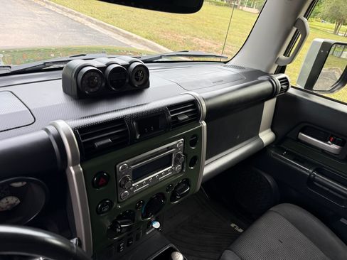 Used 2014 Toyota FJ Cruiser AWD/4WD image 65