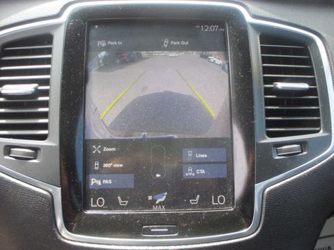 Used 2018 Volvo XC90 T5 Momentum image 11