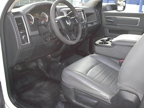 Used 2017 RAM 5500 Tradesman image 16