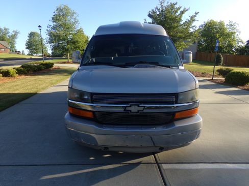Used 2005 Chevrolet Express 1500 AWD Passenger image 8