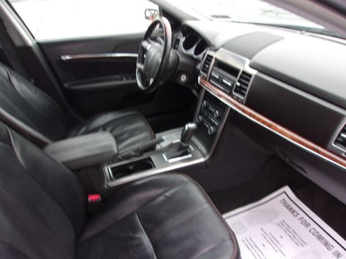 Used 2011 Lincoln MKZ image 4