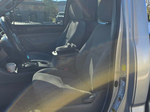 Used 2011 Toyota Tacoma Off-Road image 19