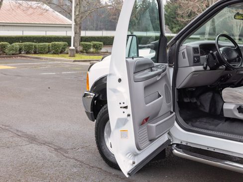 Used 1999 Ford F350 XLT image 33