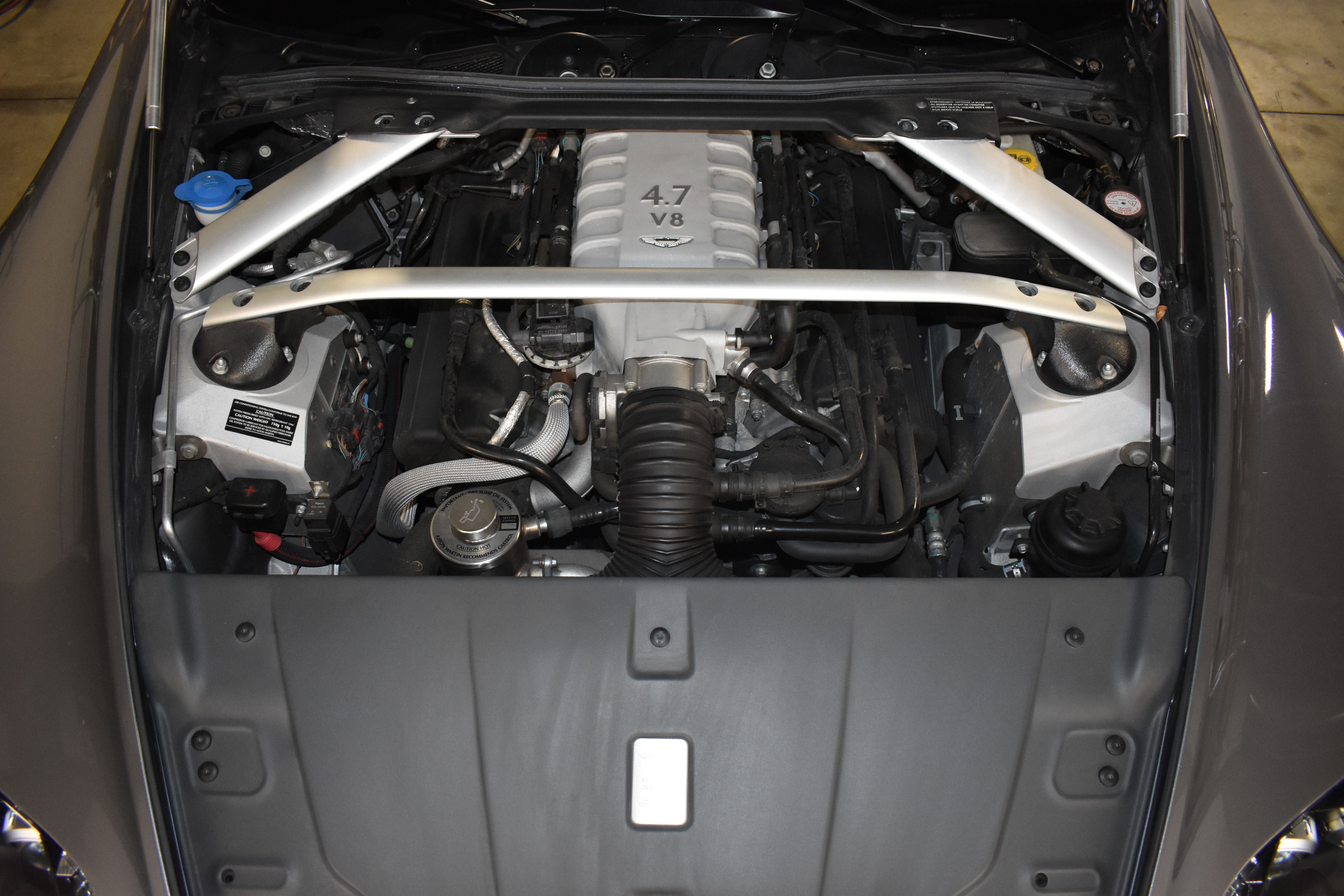 Used 2009 Aston Martin V8 Vantage Roadster RWD image 48