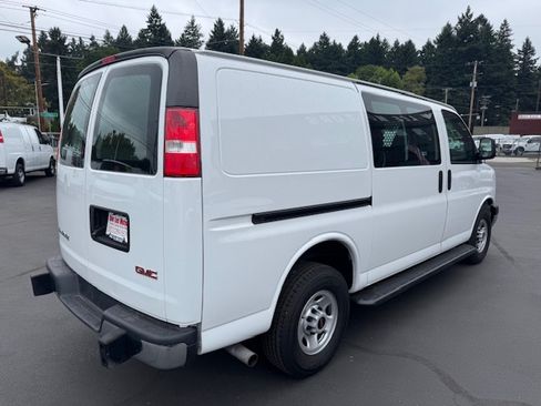 Used 2018 GMC Savana 2500 image 6
