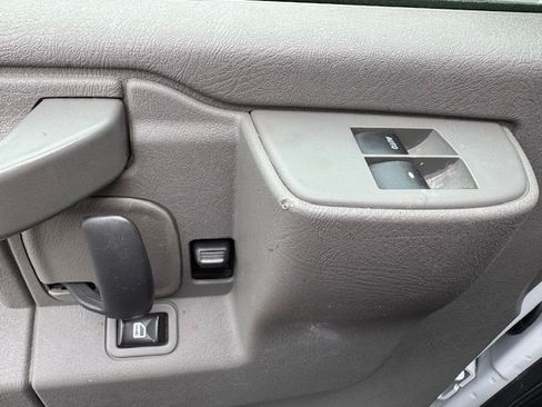 Used 2018 GMC Savana 2500 image 14