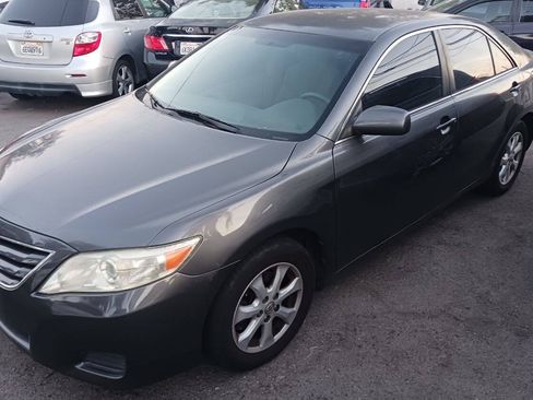 Used 2011 Toyota Camry LE image 2