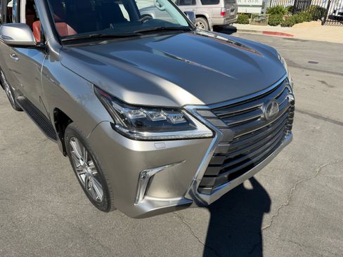 Used 2016 Lexus LX 570 image 15