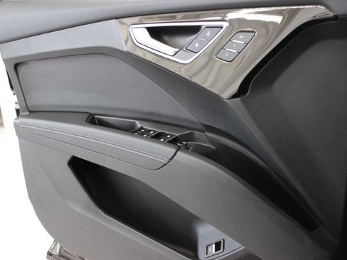 Used 2024 Audi Q4 e-tron Premium Plus image 27