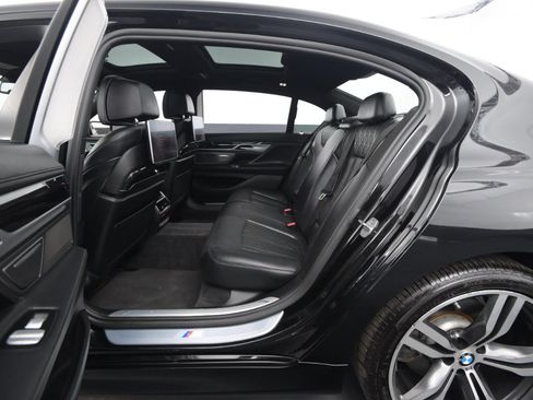 Used 2019 BMW 750i xDrive w/ Executive Package image 49