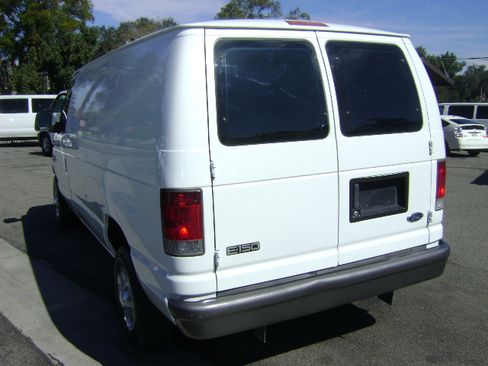 Used 2005 Ford E-150 and Econoline 150 image 5