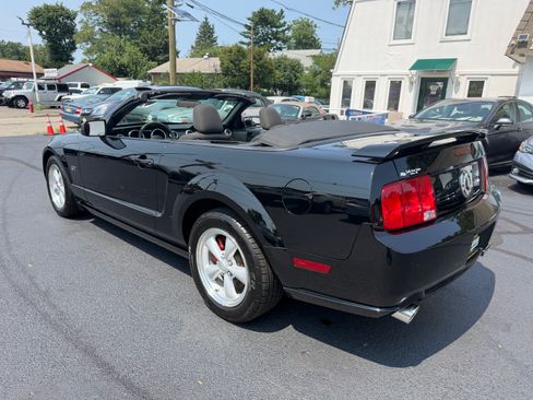 Used 2007 Ford Mustang GT Convertible RWD image 26