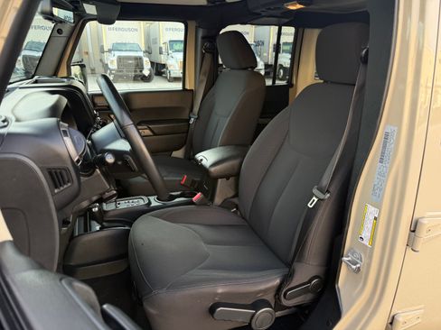 Used 2018 Jeep Wrangler Unlimited Sport S AWD/4WD image 13