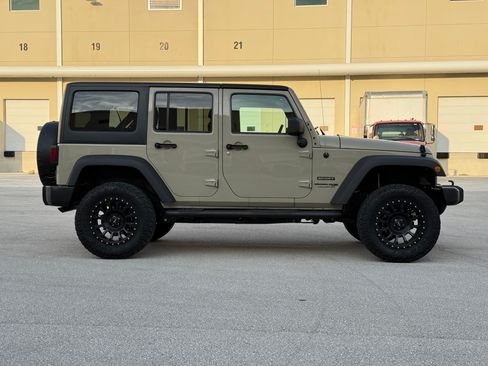 Used 2018 Jeep Wrangler Unlimited Sport S AWD/4WD image 10