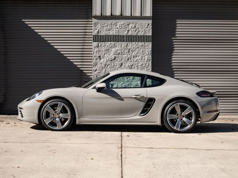 Used 2023 Porsche 718 Cayman image 8