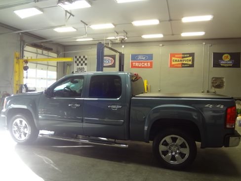 Used 2011 GMC Sierra 1500 SLE image 4