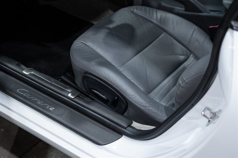 Used 1999 Porsche 911 Carrera 4 AWD/4WD image 24