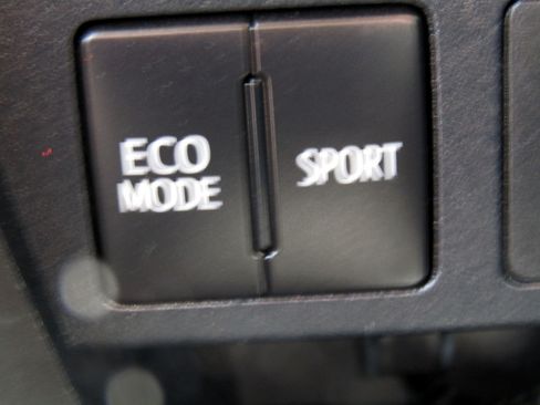 Used 2016 Toyota RAV4 LE image 22