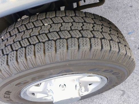 Used 1998 Ford E-350 and Econoline 350 Club Wagon image 5