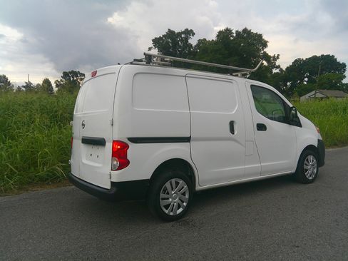 Used 2018 Nissan NV200 SV image 2