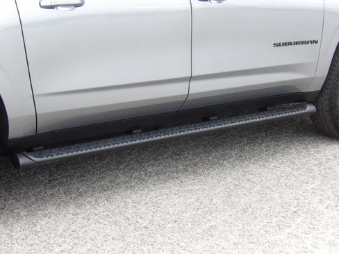 Used 2025 Chevrolet Suburban RST image 14