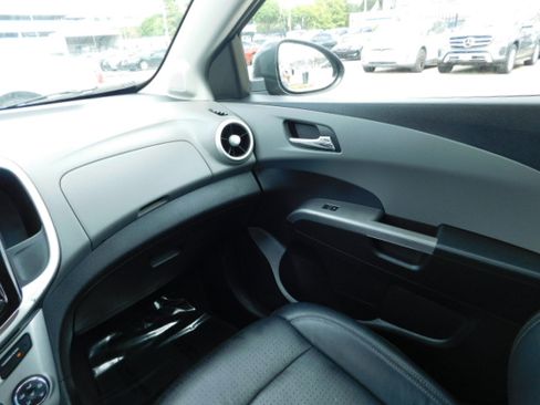 Used 2020 Chevrolet Sonic Premier image 19