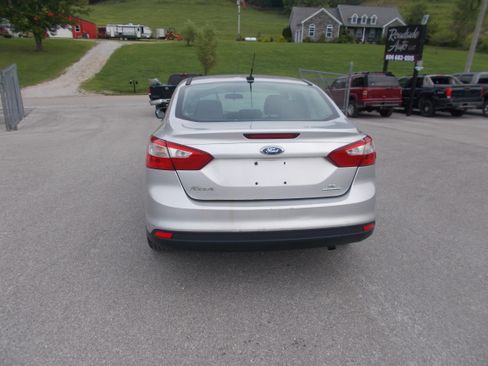 Used 2014 Ford Focus SE Sedan FWD image 3